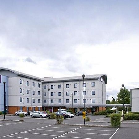 Premier Inn London Энфилд Экстерьер фото