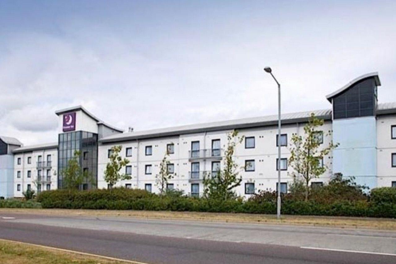 Premier Inn London Энфилд Экстерьер фото