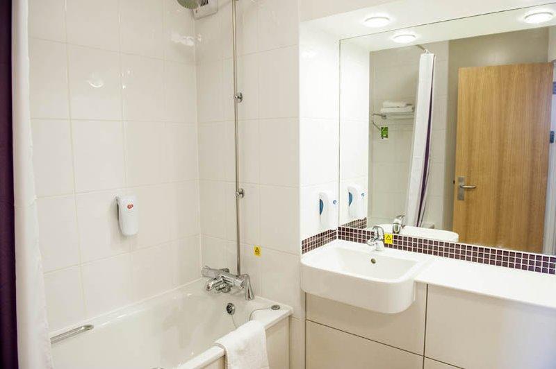 Premier Inn London Энфилд Экстерьер фото